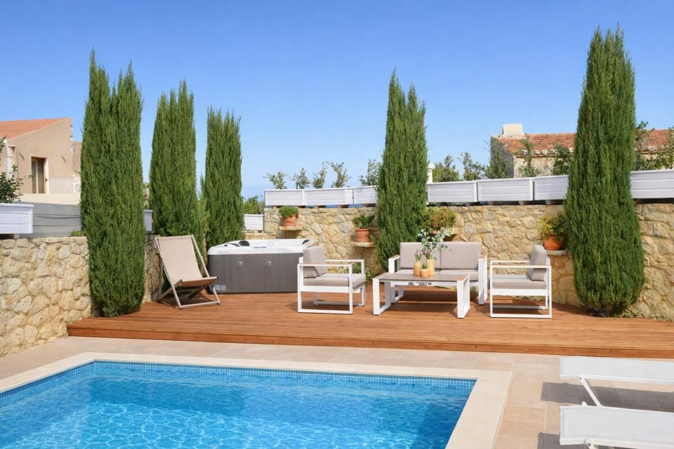 Rose Villa Private Pool & Outdoor Jacuzzi Villa in Crete