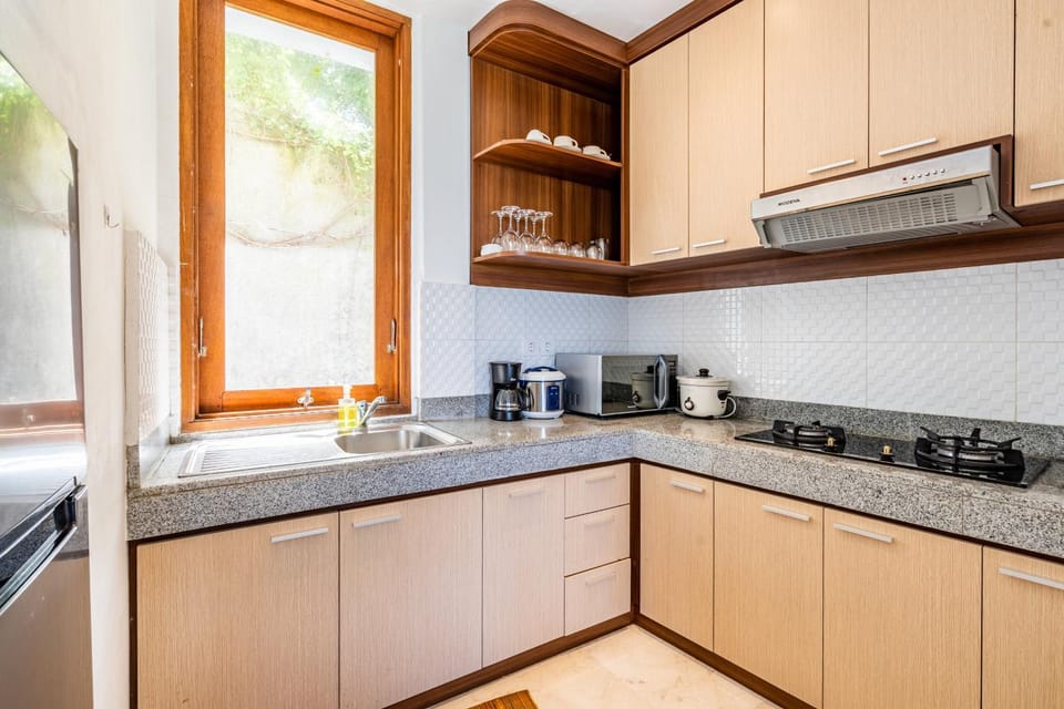 Coffee/tea facilities, Kitchen or kitchenette, minibar, stove