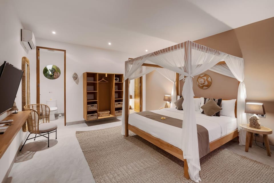 Bed, TV and multimedia, Bedroom, safe, air conditioner