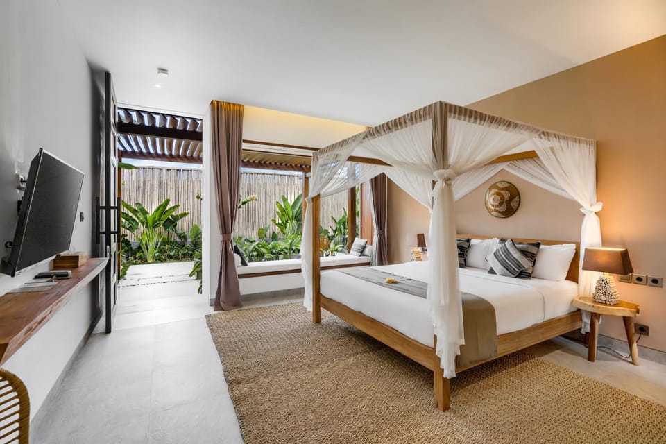 Bed, TV and multimedia, View (from property/room), Bedroom, air conditioner