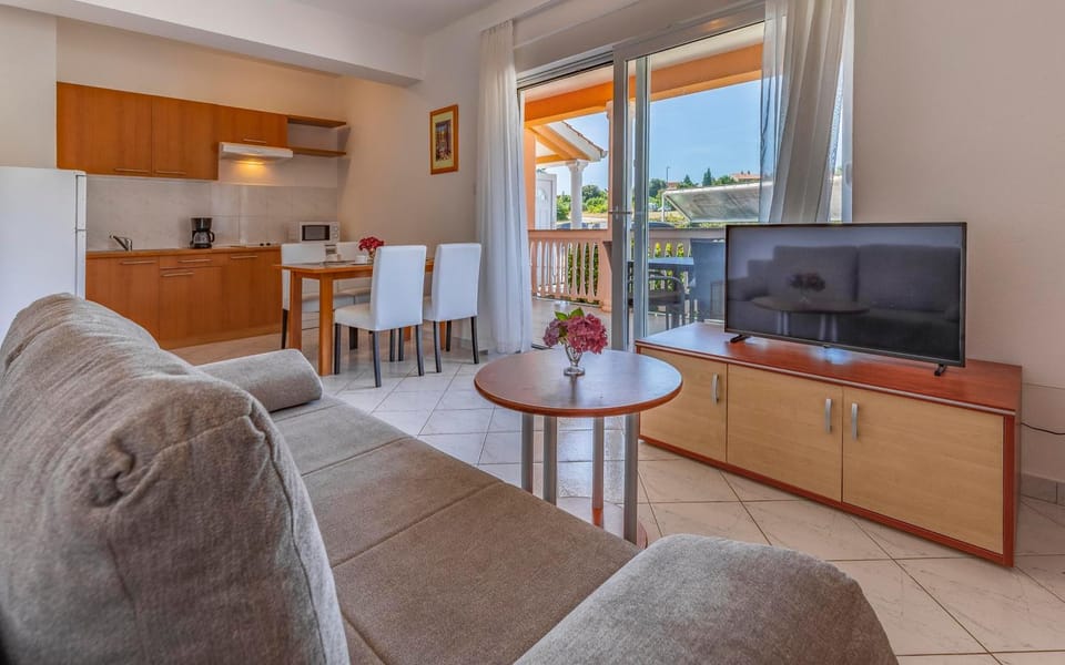 Kitchen or kitchenette, Living room, Dining area