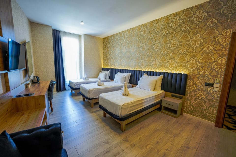 Bed, TV and multimedia, Photo of the whole room, Bedroom