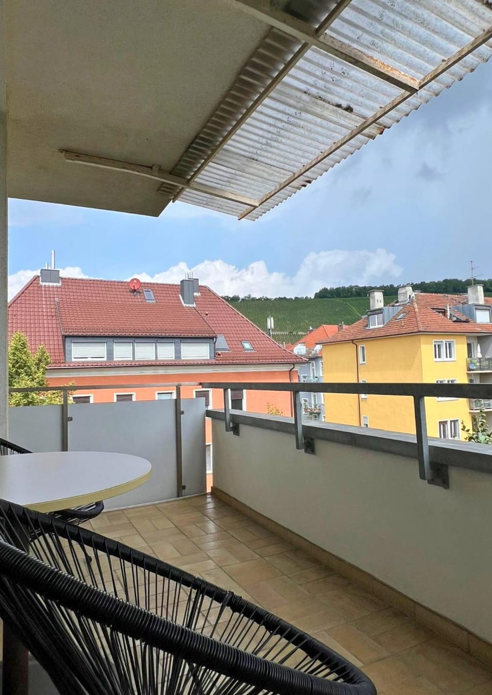 Balcony/Terrace, City view, Mountain view