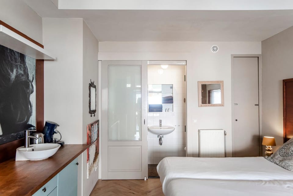 Bathroom, Kitchen or kitchenette, Bedroom