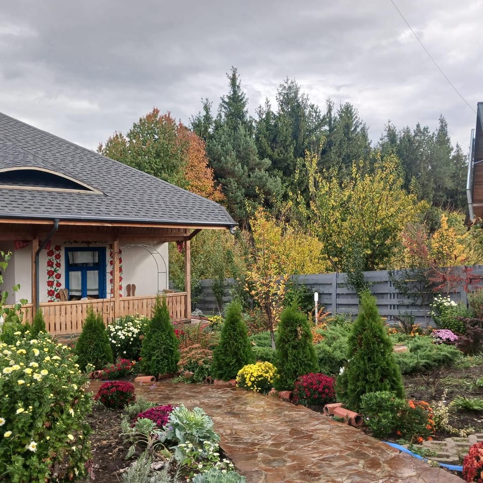 Pensiunea „Căsuța cu maci” Bed and Breakfast in Romania