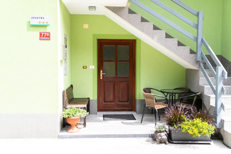 Patio, Facade/entrance