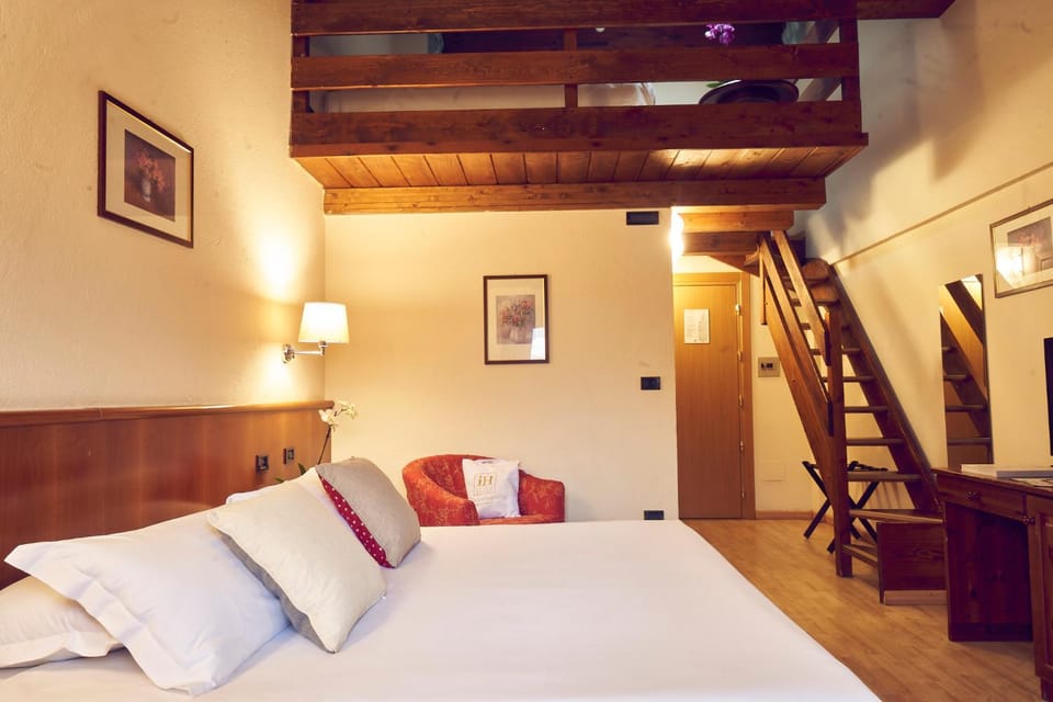 Bed, Photo of the whole room, bunk bed