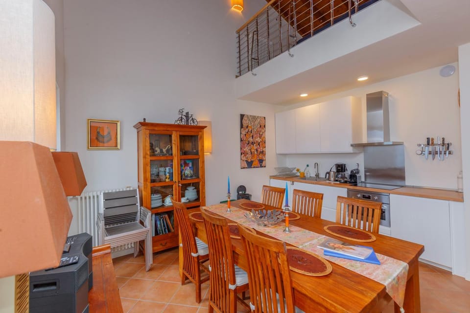 Communal lounge/ TV room, Kitchen or kitchenette, Living room, Seating area, Dining area, minibar, pet friendly, stove