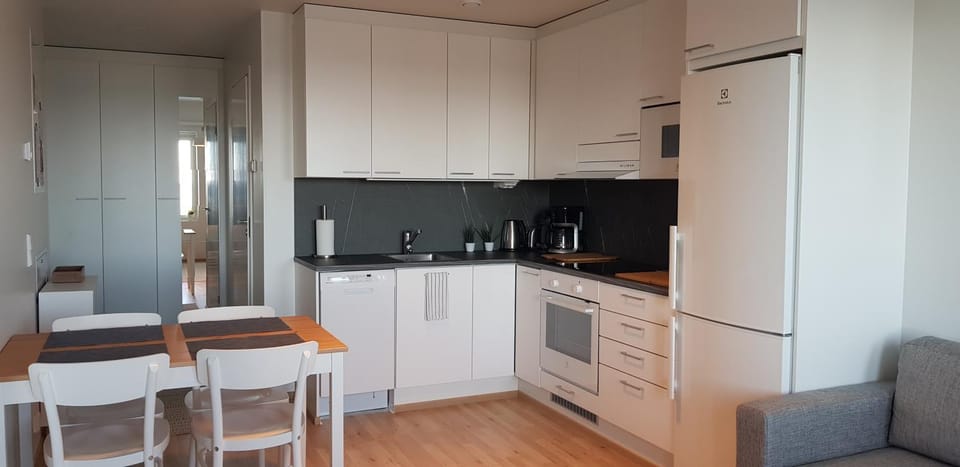 Kitchen or kitchenette, Dining area, dishwasher, oven