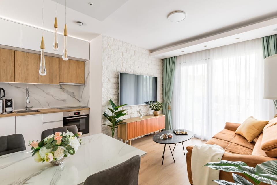 Kitchen or kitchenette, Living room, Seating area, Dining area, Entertainment, hair dresser, kitchen