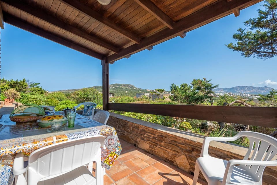 Property building, Balcony/Terrace, Living room