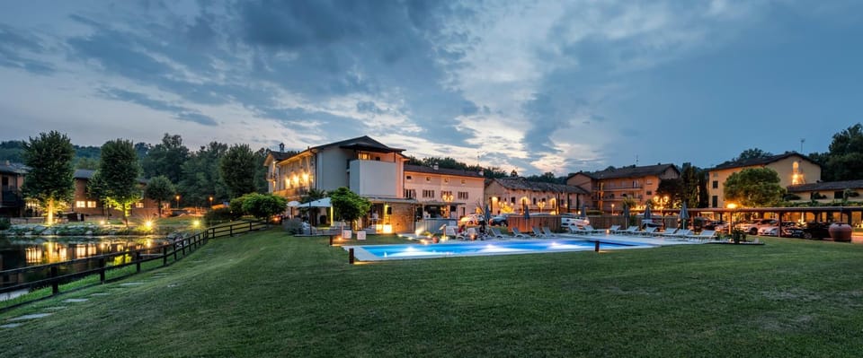 Property building, Garden, Swimming pool