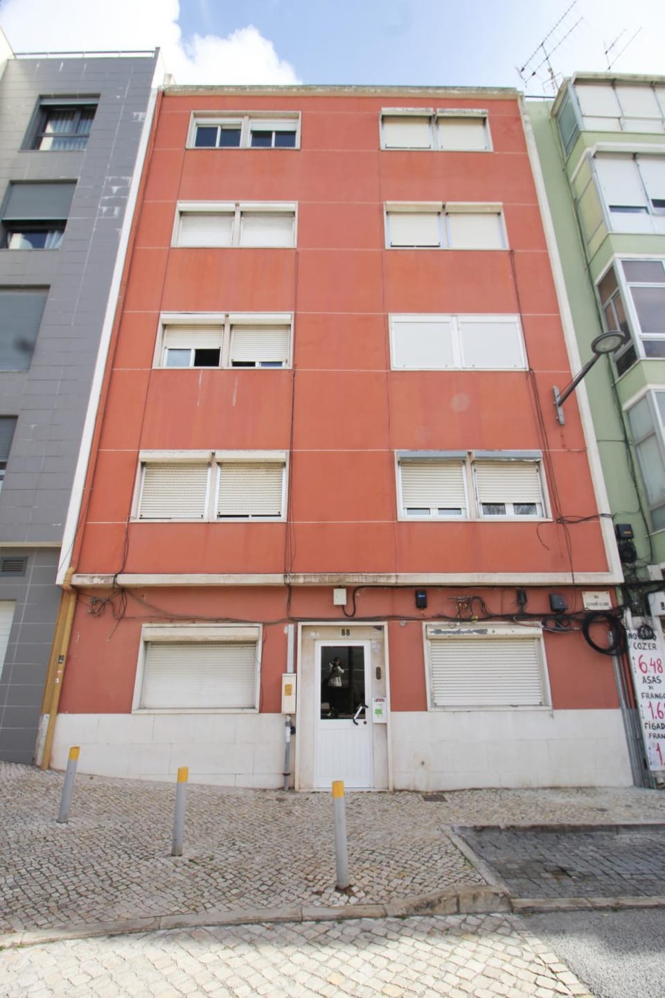 Property building, Facade/entrance, Off site