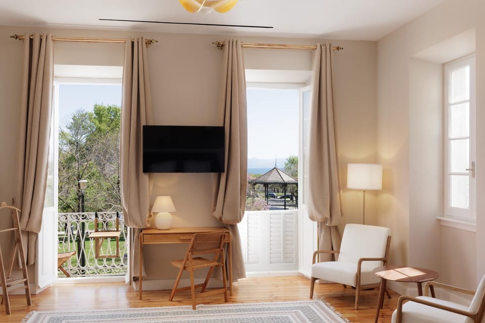 TV and multimedia, Seating area