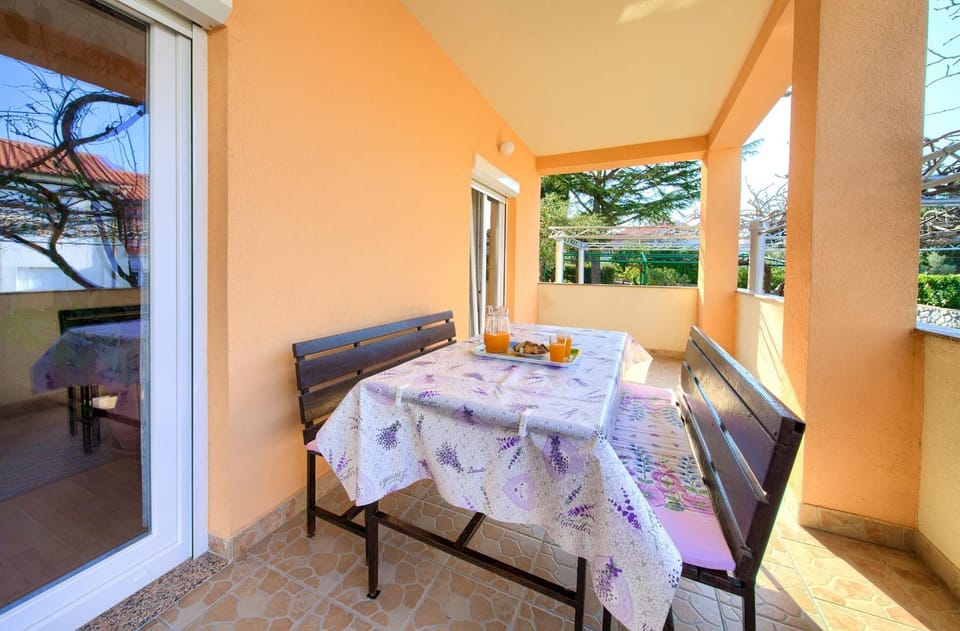 Balcony/Terrace, Food and drinks, Dining area, Garden view
