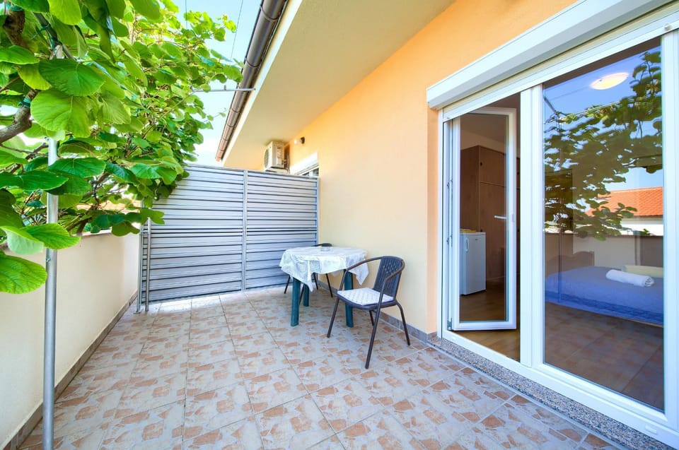 View (from property/room), Balcony/Terrace, hair dresser