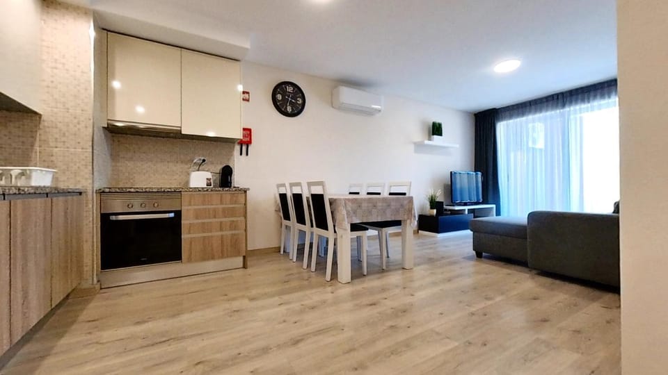 Kitchen or kitchenette, Living room, Dining area