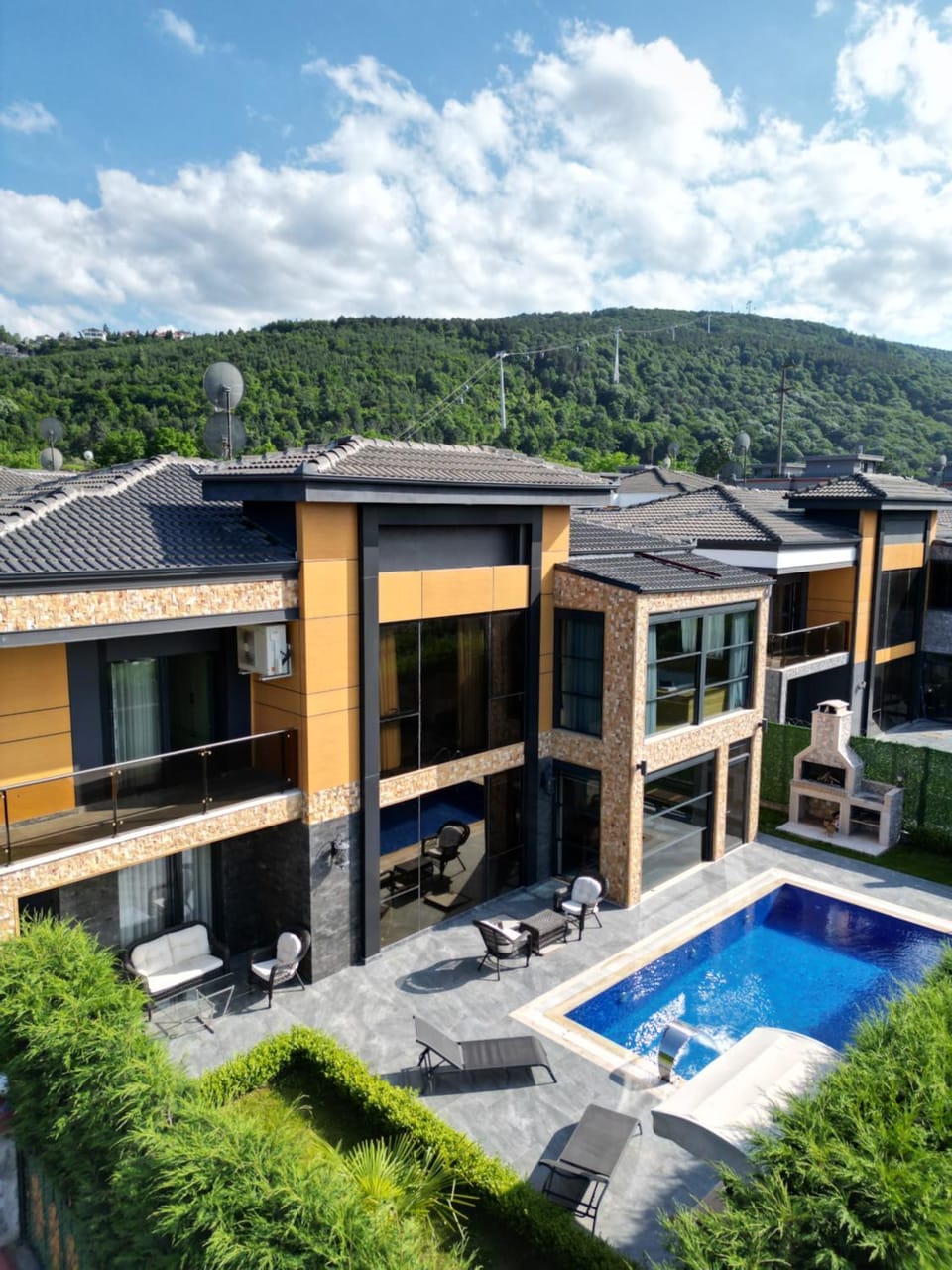 Property building, Swimming pool