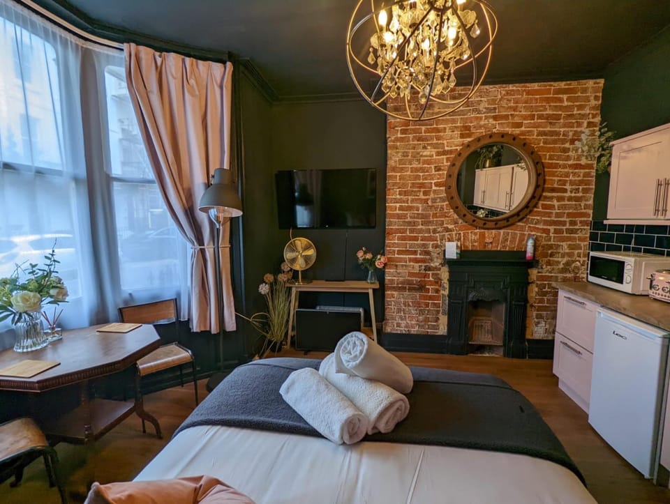 Salt Life Getaway Apartment in Brighton