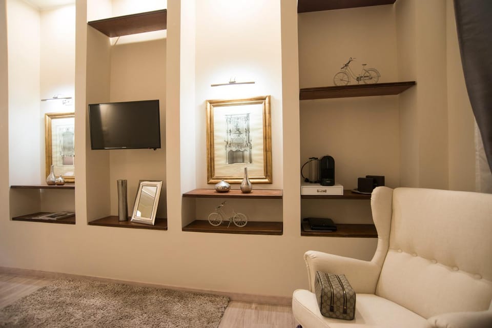 Day, Photo of the whole room, Decorative detail, Decorative detail, On site, Seasons