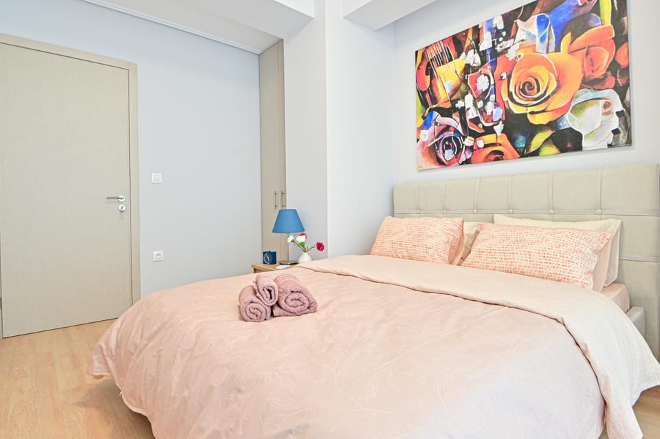 Bed, Photo of the whole room, Bedroom, towels, wardrobe