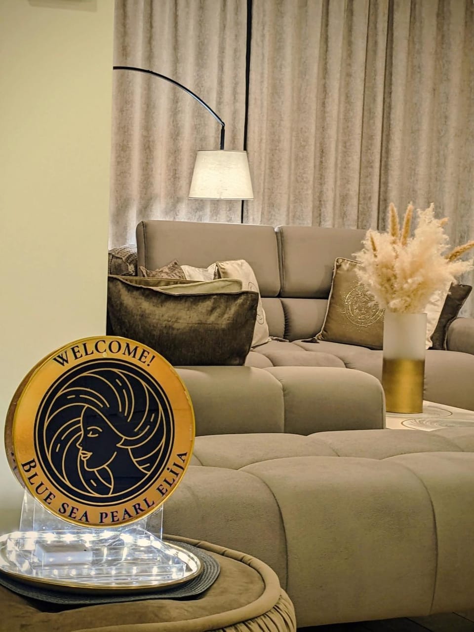Living room, Seating area, Logo/Certificate/Sign