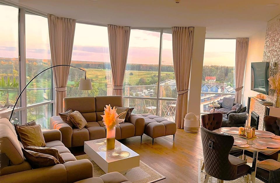 View (from property/room), Balcony/Terrace, Living room, Seating area, Dining area, Sunrise