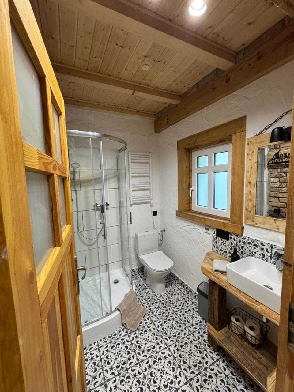 Shower, Toilet, towels