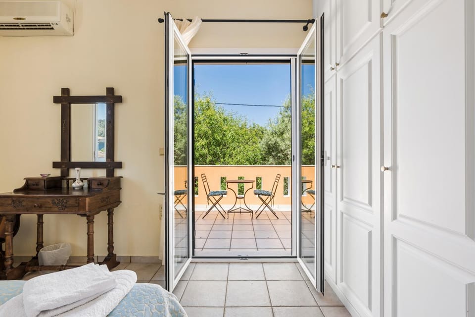 Bed, Day, View (from property/room), Balcony/Terrace, Photo of the whole room, Bedroom, air conditioner