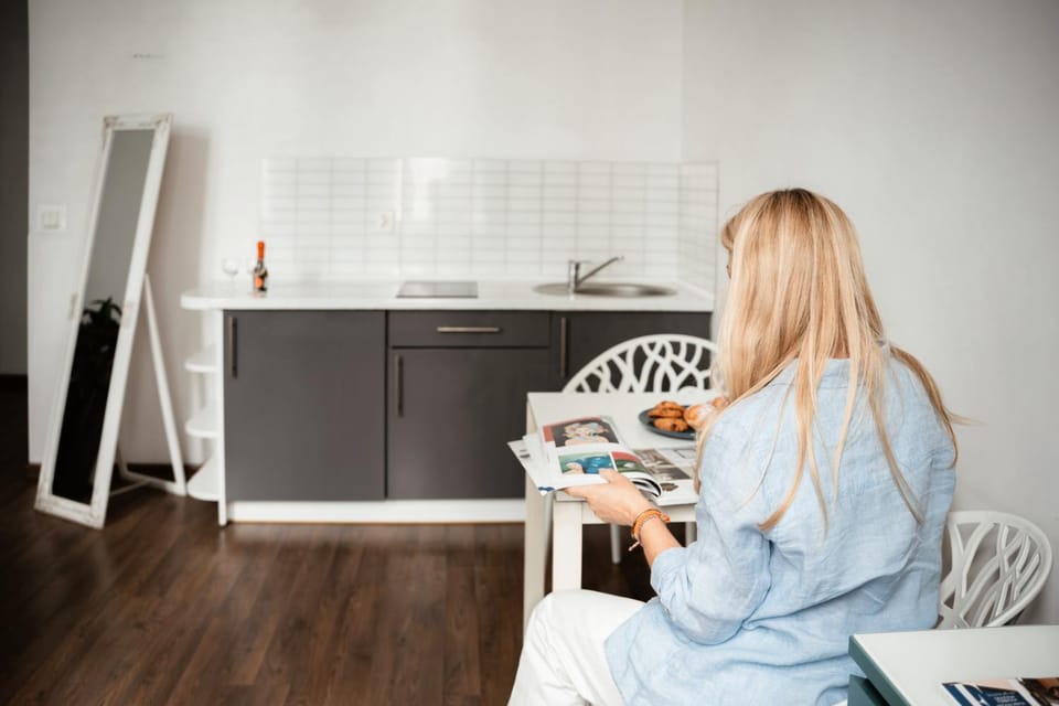 Seating area, kitchen