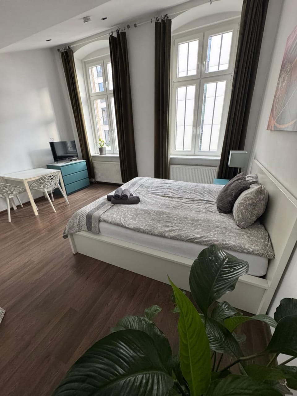 Bed, Other, Seating area