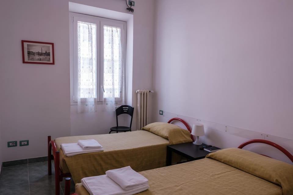 Bedroom, towels