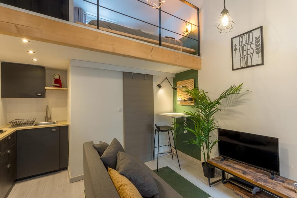 TV and multimedia, Seating area