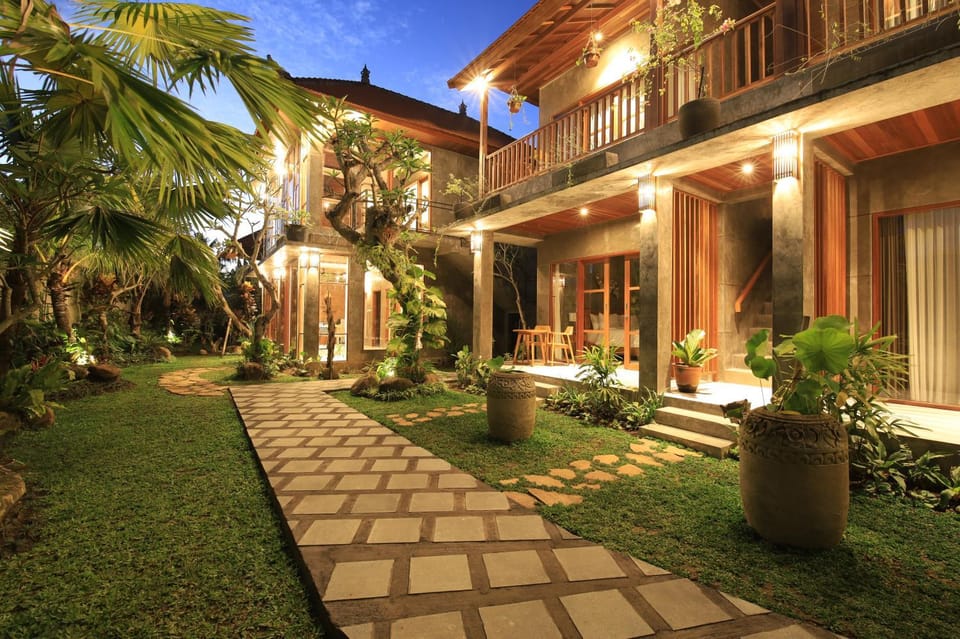 Property building, Facade/entrance, Garden