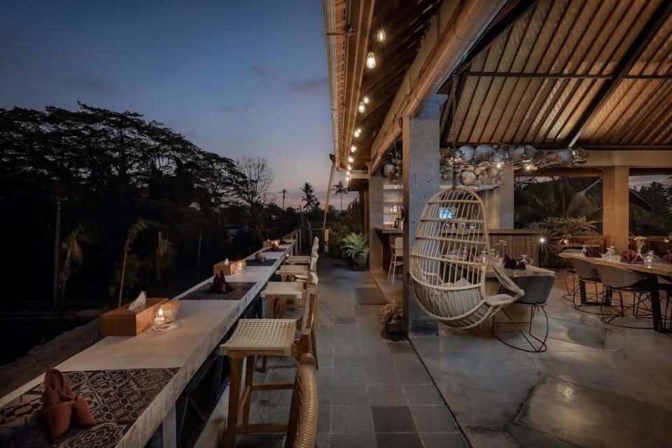 Restaurant/places to eat, Night, Seating area