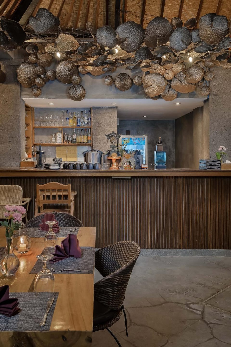 Restaurant/places to eat, Lounge or bar
