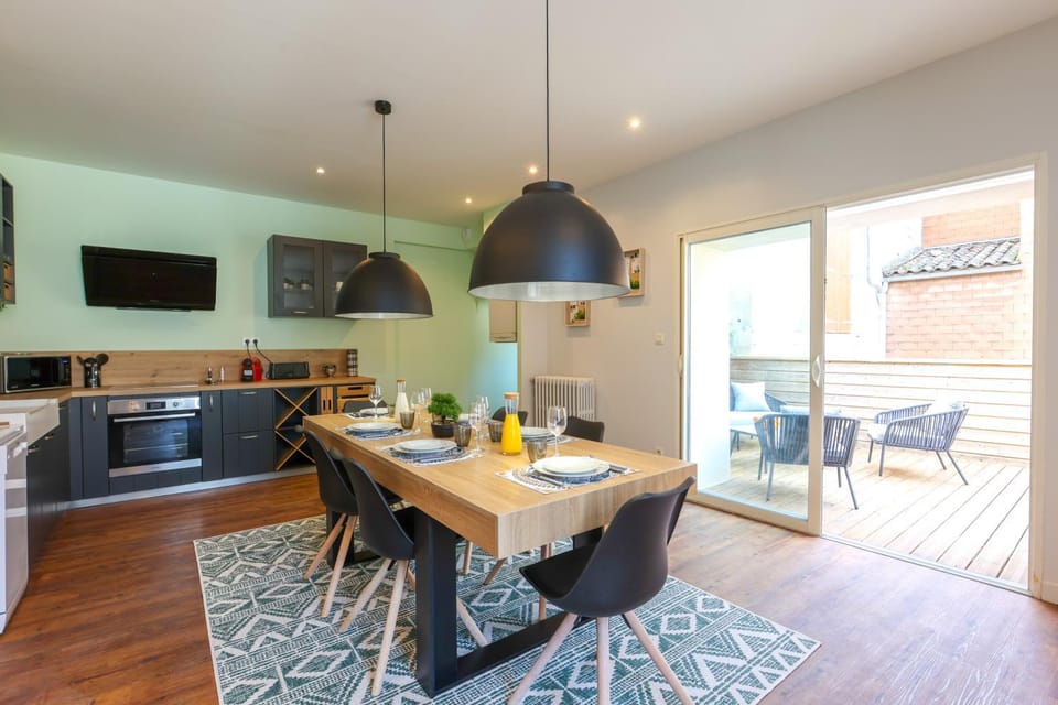 Coffee/tea facilities, Dining area, dishwasher, minibar, pet friendly, kitchen