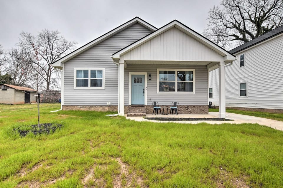 Greenville House w/ Covered Patio, 2 Mi to Dtwn! House in Greenville