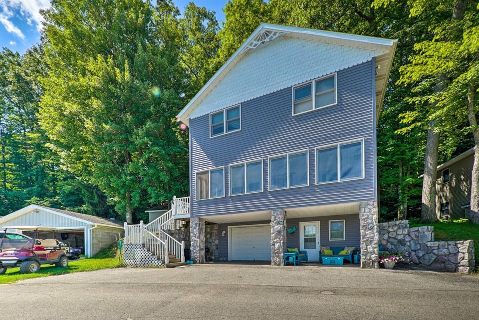 Lakefront Newaygo Home - Private Dock, Kayaks House in Michigan