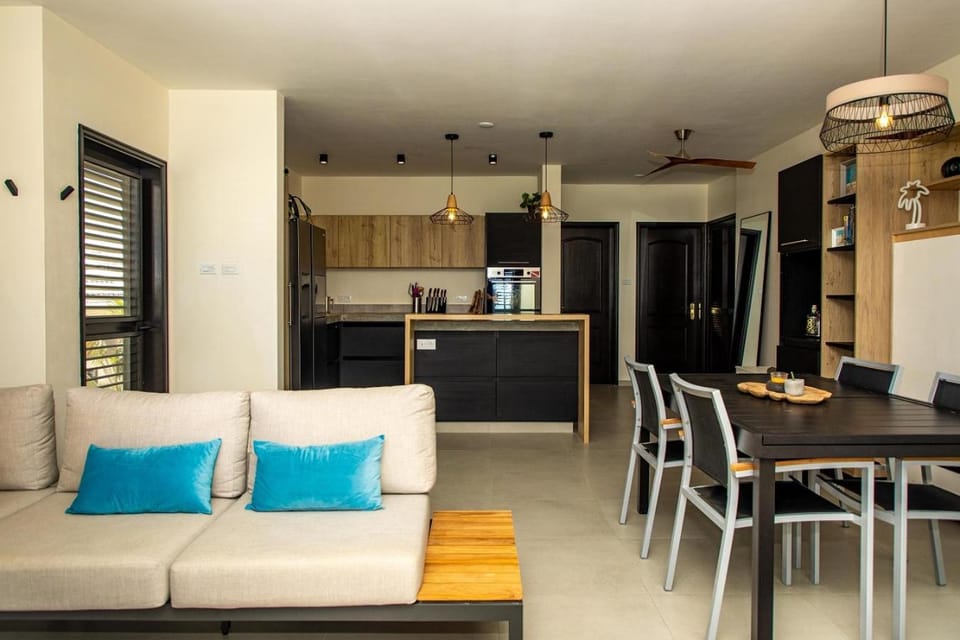 Living room, Dining area