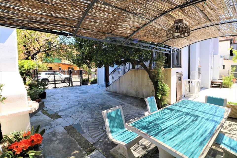 Property building, Patio, Day, Garden, Dining area