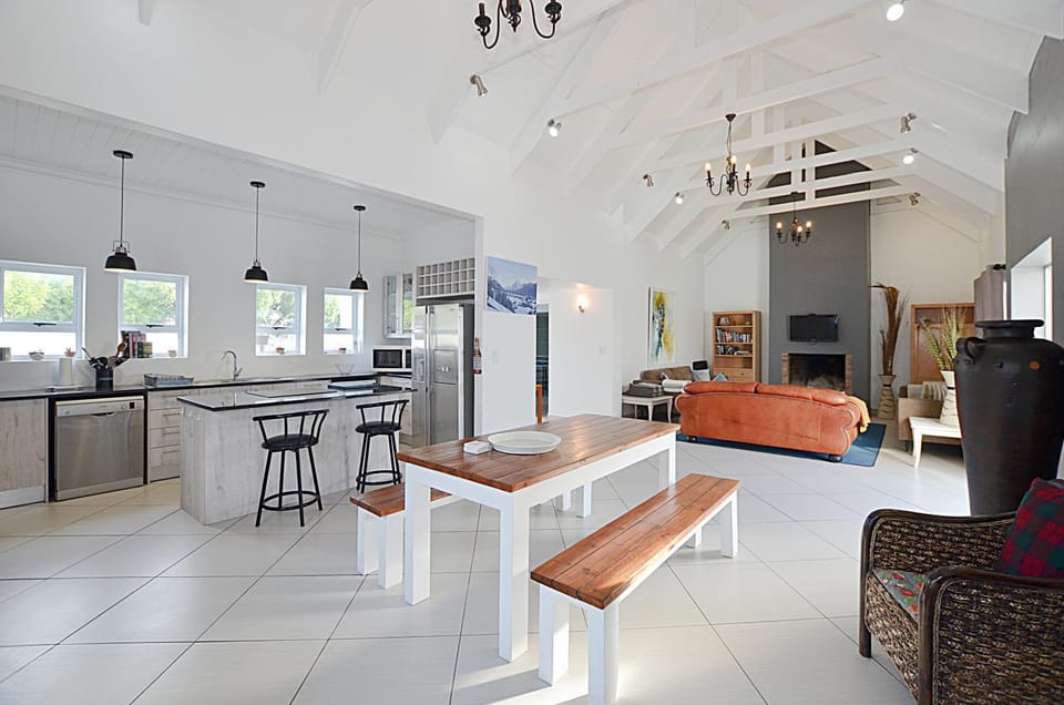 Living room, Seating area, Dining area, kitchen