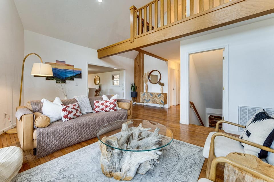 Bryson City Mtn Retreat w/ Hot Tub House in Swain County