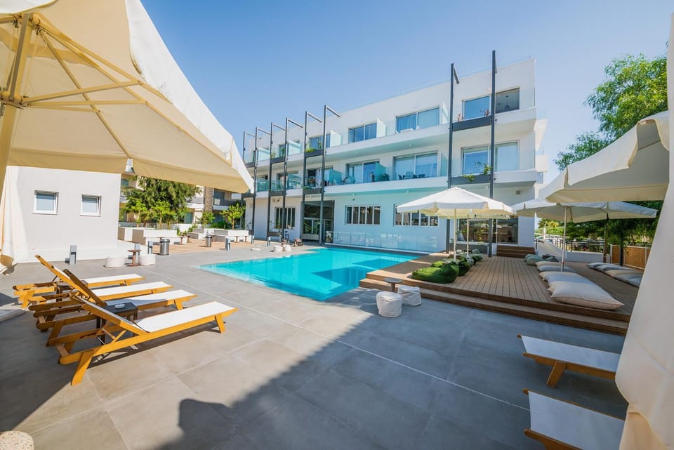 Property building, Patio, Swimming pool