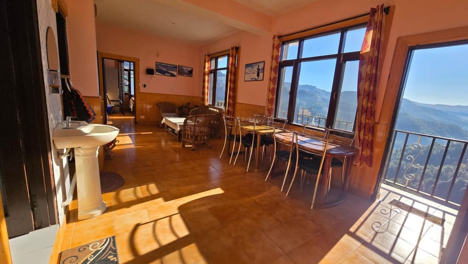 Thakur homes- couple and family friendly homestay Vacation rental in Shimla