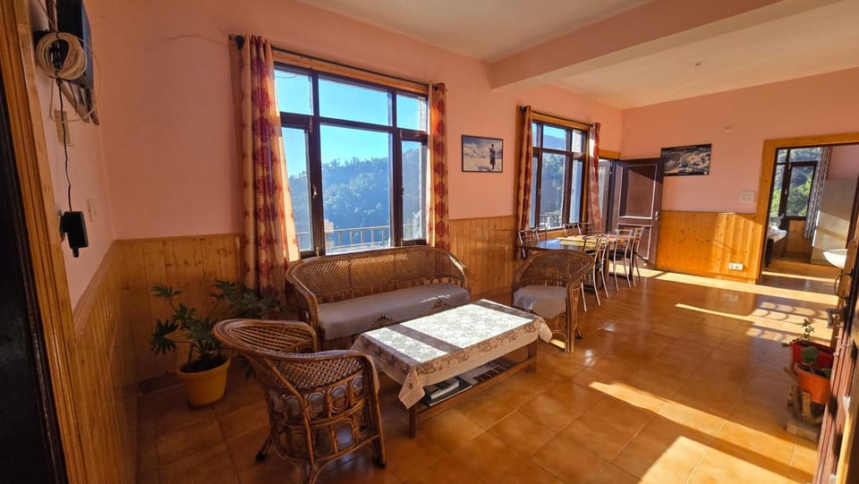 Thakur homes- couple and family friendly homestay Vacation rental in Shimla