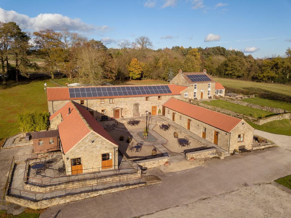Property building, Patio, Day, Garden, On site, Facility for disabled guests