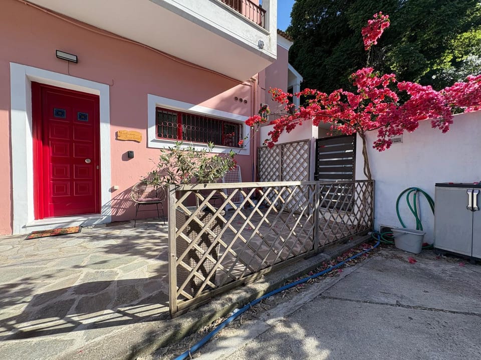 Property building, Day, Garden