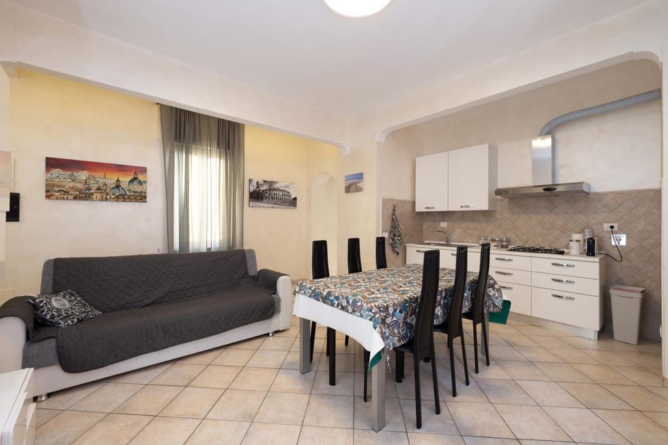 Living room, Lounge or bar, Seating area, Dining area
