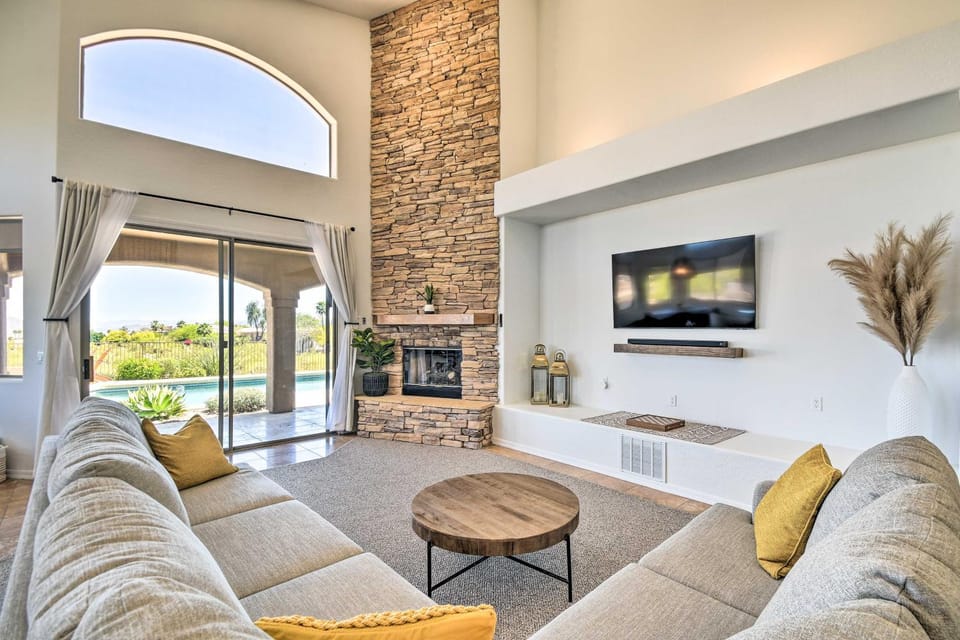 Spa, Putting Green! Family Haven in Fountain Hills House in Fountain Hills